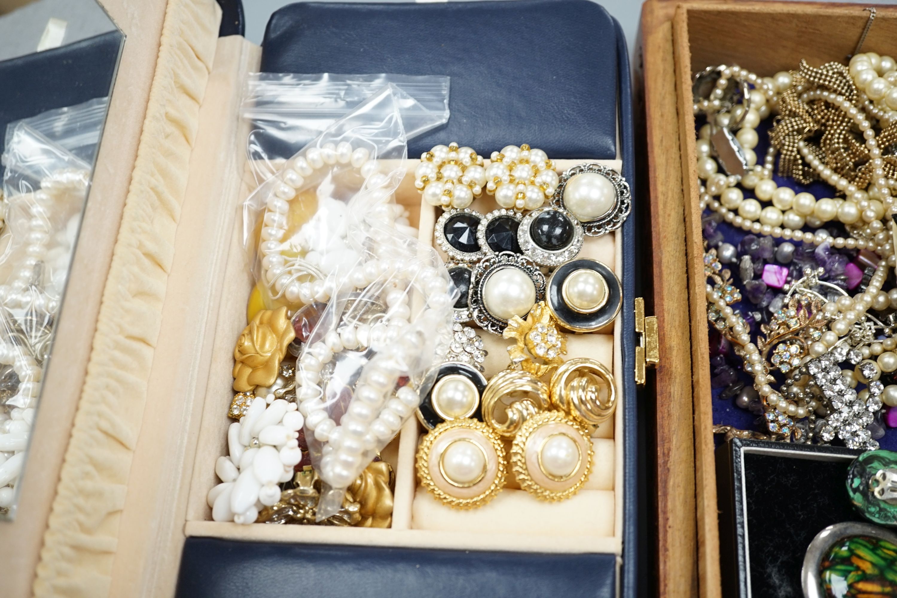 Assorted costume jewellery etc. including 925 necklaces.